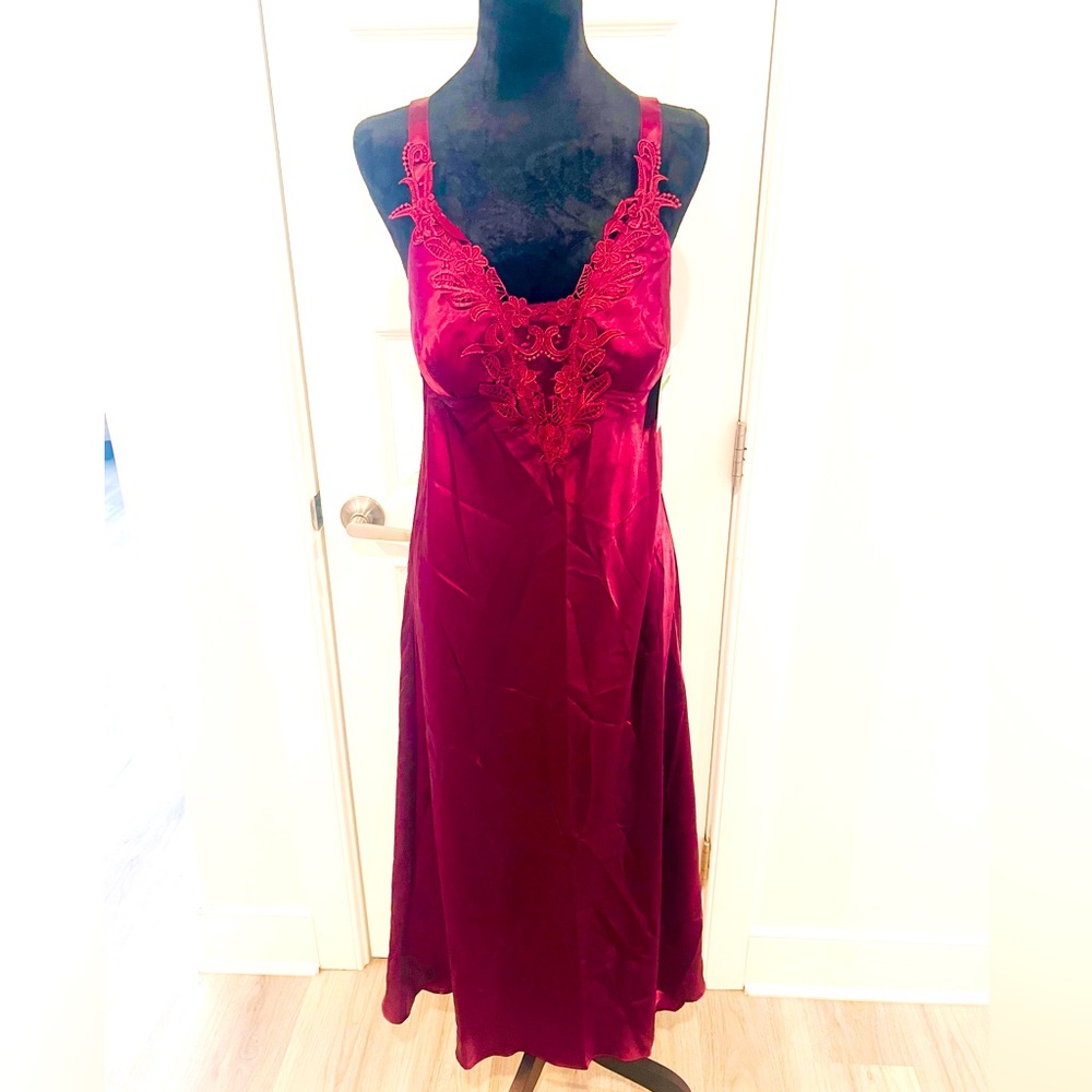 NWT Rich Red Nightgown and Robe Size L